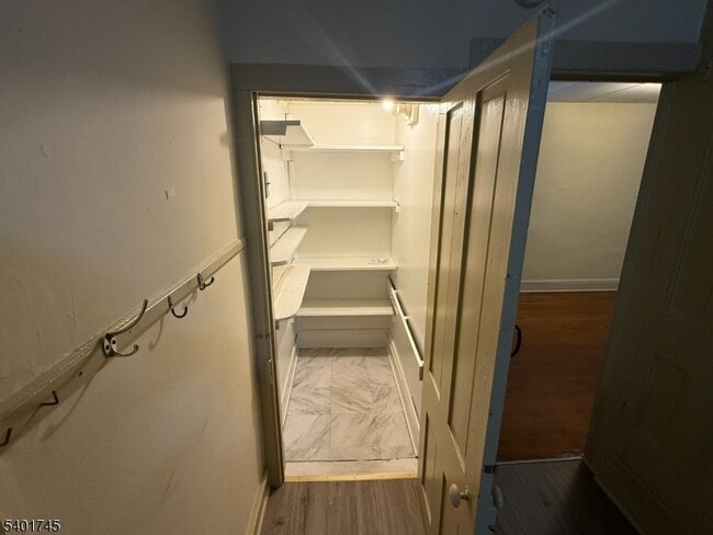 69 W Somerset St in Raritan, NJ - Foto de edificio - Building Photo