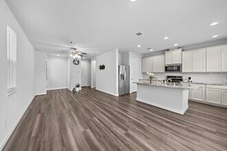 9913 Brickhouse Dr in Houston, TX - Building Photo - Building Photo