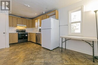 160 Cummer Ave in Toronto, ON - Building Photo - Building Photo