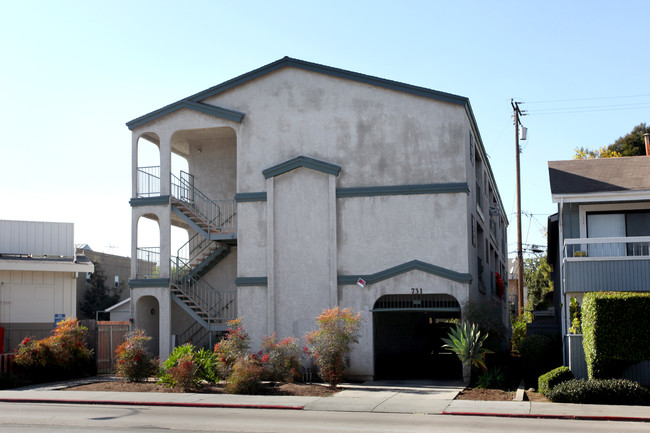 731 Redondo Ave in Long Beach, CA - Building Photo - Building Photo