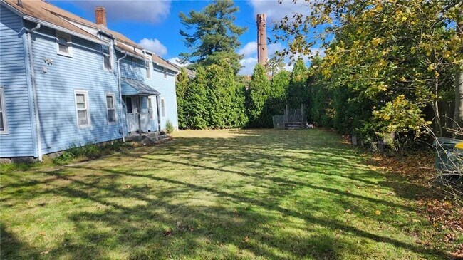 6 Oak St in Smithfield, RI - Foto de edificio - Building Photo