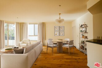 2030 S Bentley Ave in Los Angeles, CA - Building Photo - Building Photo