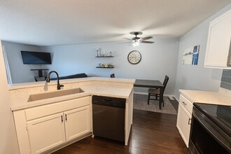 4969 Grenwich Ave N in St. Paul, MN - Building Photo - Building Photo