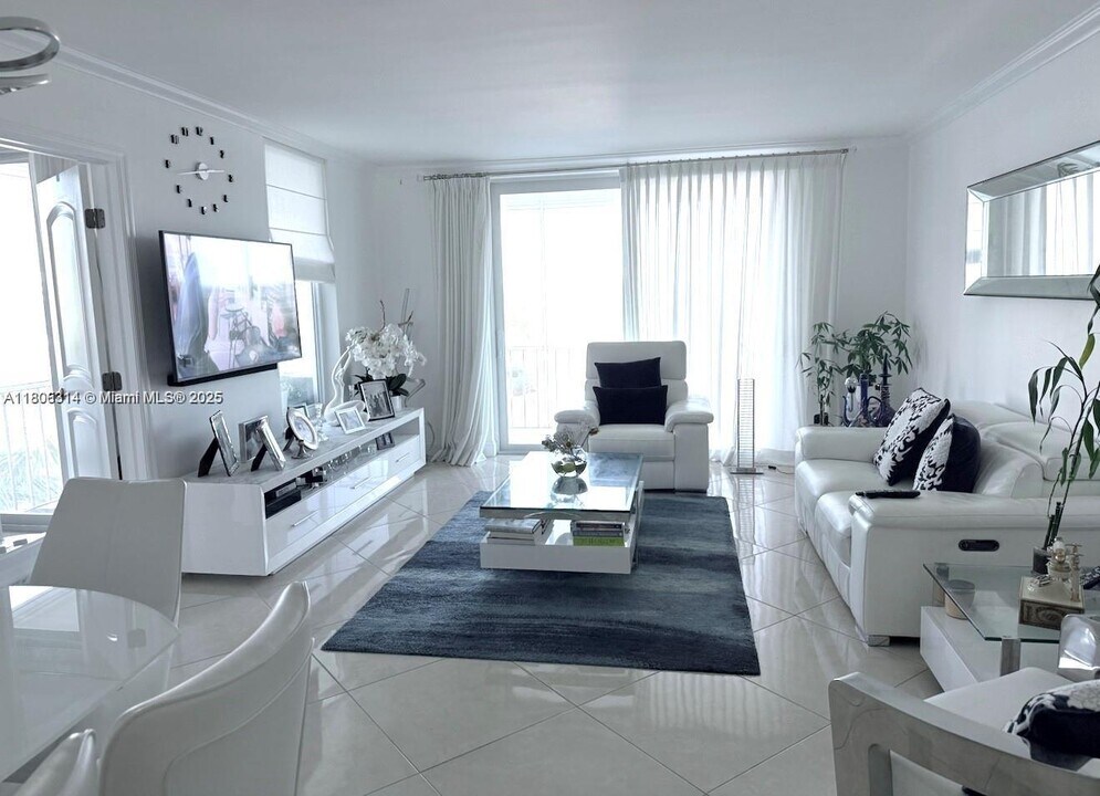 2859 Leonard Dr in North Miami Beach, FL - Building Photo