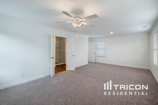 112 E Rdg Wy in Woodstock, GA - Building Photo
