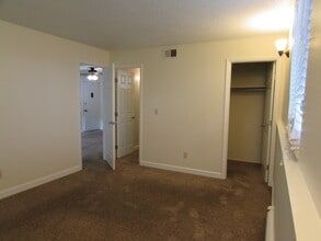 3233 Lakeside Dr, Unit 102 in Grand Junction, CO - Building Photo - Building Photo