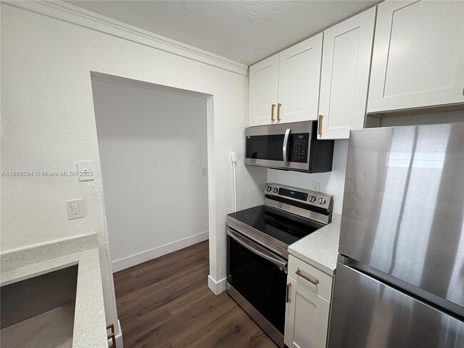 505 NE 30th St in Miami, FL - Building Photo - Building Photo