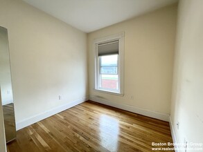 92 L St, Unit 2 in Boston, MA - Building Photo - Building Photo