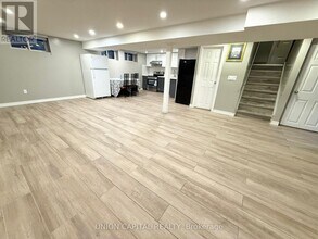 19 Baylawn Dr in Toronto, ON - Building Photo - Building Photo