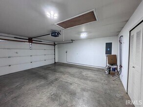 1206 W Sheffield Dr in Muncie, IN - Building Photo - Building Photo