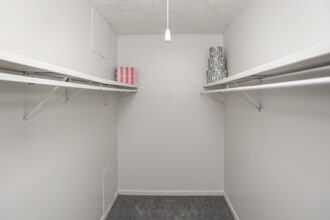 Woodview Manor Apartments in Fort Wayne, IN - Building Photo - Interior Photo