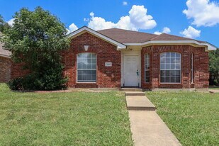2844 Claremont Dr in Grand Prairie, TX - Building Photo
