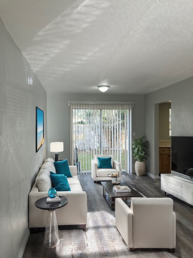 1221 Kennedy Rd in Daytona Beach, FL - Building Photo - Building Photo