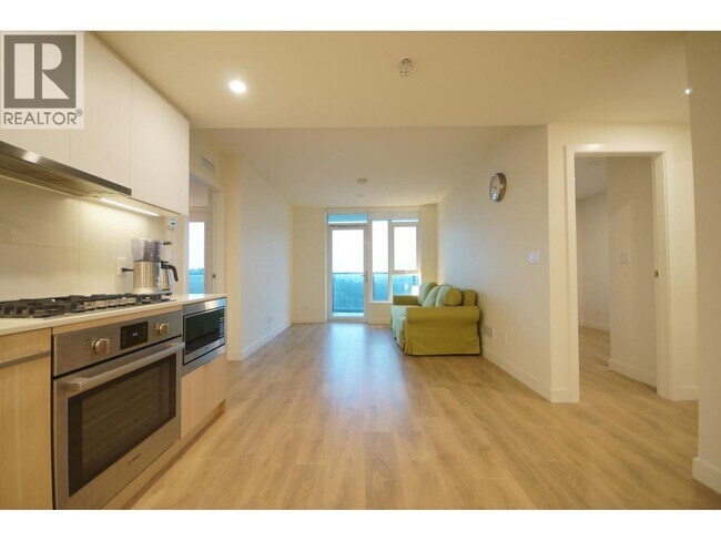 318 Alderson Ave in Coquitlam, BC - Building Photo - Building Photo