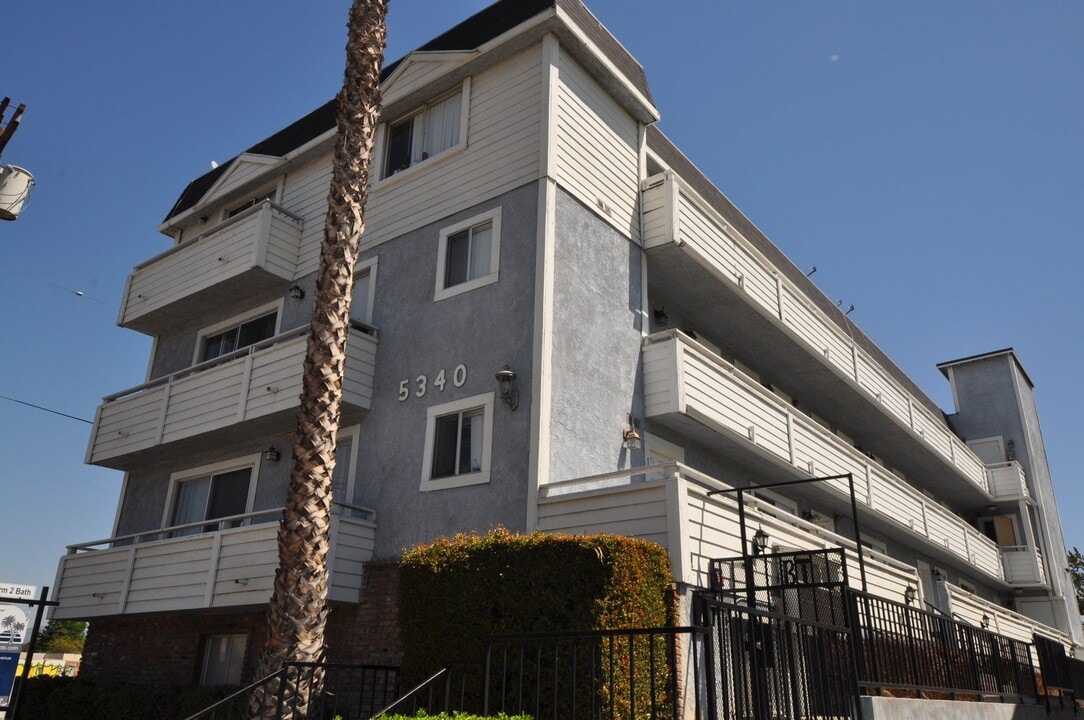 5340 Whitsett Ave in Los Angeles, CA - Foto de edificio