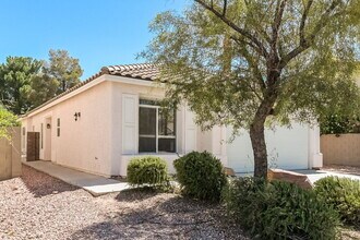 8660 Silverthorne Ct in Las Vegas, NV - Building Photo - Building Photo