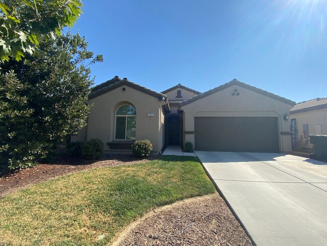 1003 W Porter Ave in Visalia, CA - Building Photo - Building Photo