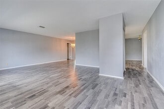 9608 NW 67th St in Tamarac, FL - Building Photo - Building Photo