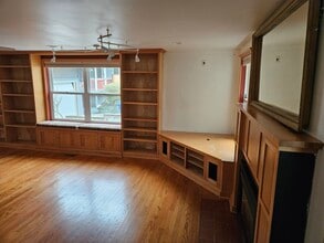 12341 36th Ave NE in Seattle, WA - Foto de edificio - Building Photo