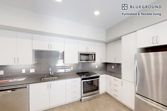 6301 Shellmound St in Emeryville, CA - Building Photo - Building Photo