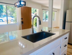 107 E Eucalyptus St in Ojai, CA - Building Photo - Building Photo