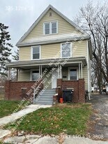 325 12th St in Elyria, OH - Building Photo