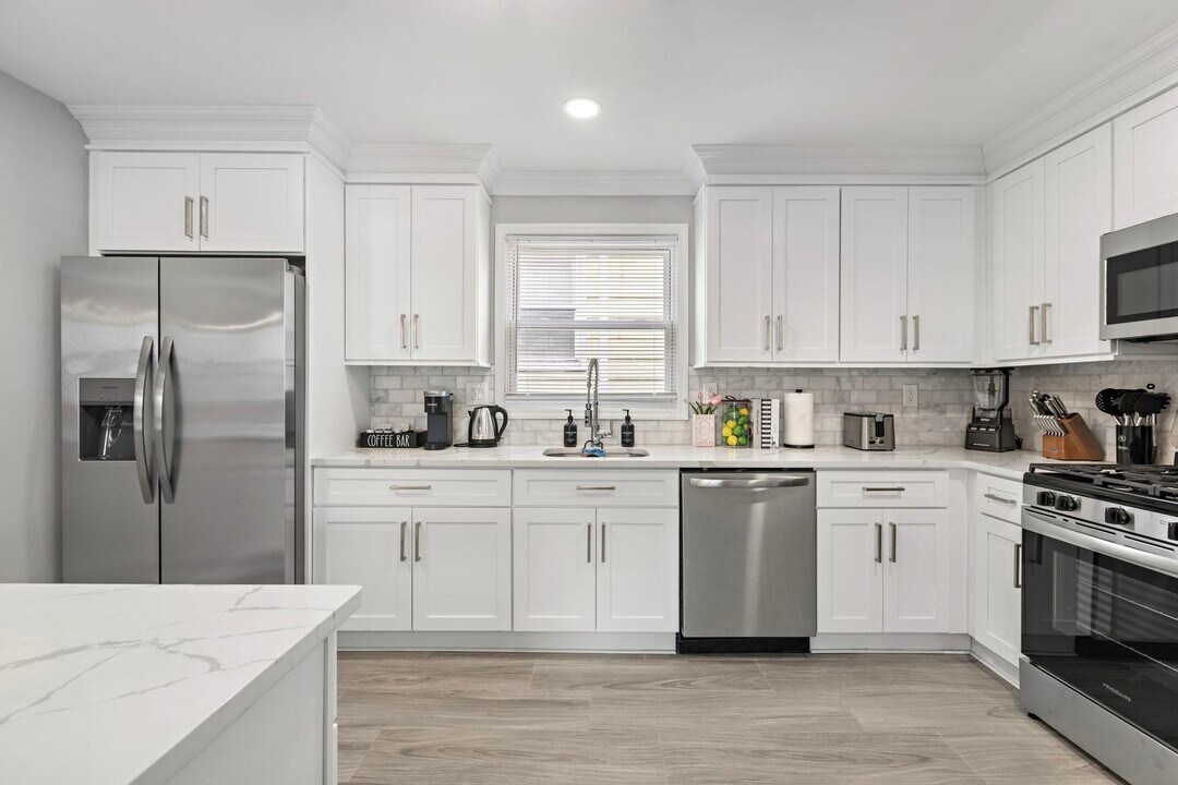 728 John F. Kennedy Blvd-Unit -3 in Bayonne, NJ - Building Photo