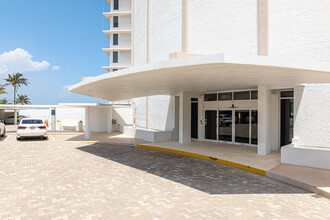 Sabal Point in Boca Raton, FL - Building Photo - Building Photo