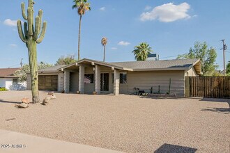2611 E Cheryl Dr in Phoenix, AZ - Foto de edificio - Building Photo