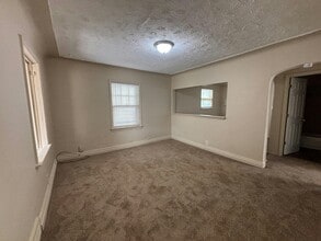 8119 Essex Ave in Warren, MI - Building Photo - Building Photo