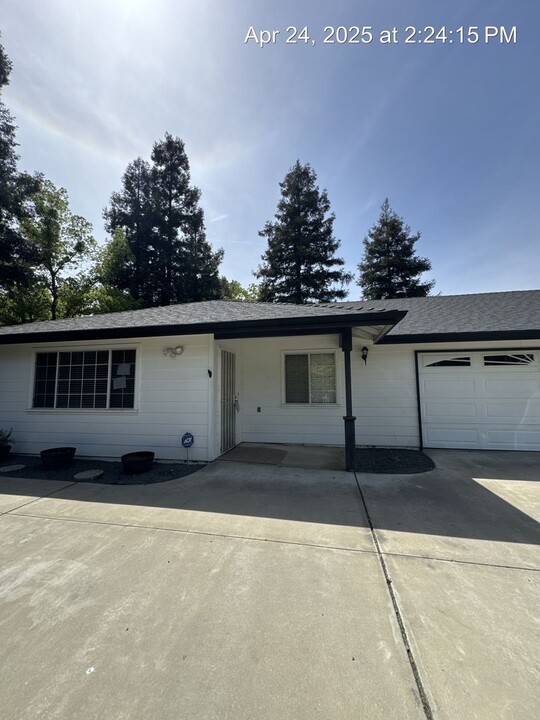1827-1827 E Cambridge Ct in Visalia, CA - Building Photo