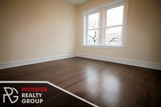 2537 N Drake Ave in Chicago, IL - Building Photo - Building Photo