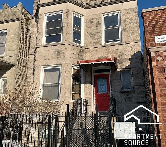 4736 W Armitage Ave, Unit 1 in Chicago, IL - Building Photo - Building Photo