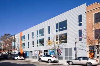 1244 W Devon Ave in Chicago, IL - Foto de edificio - Building Photo