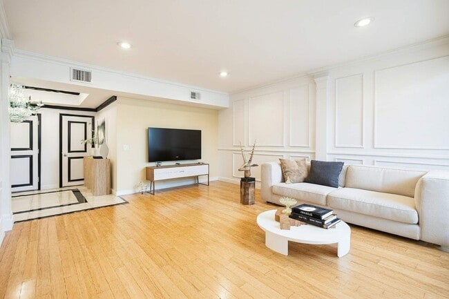 property at 1124 Kings Rd