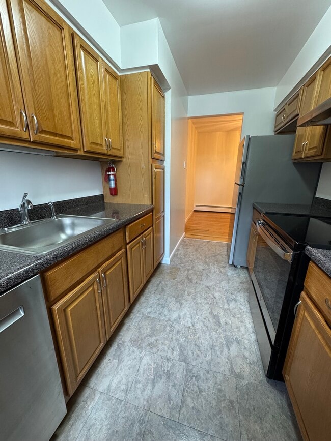 3202 Johnson Ave, Unit Apartment