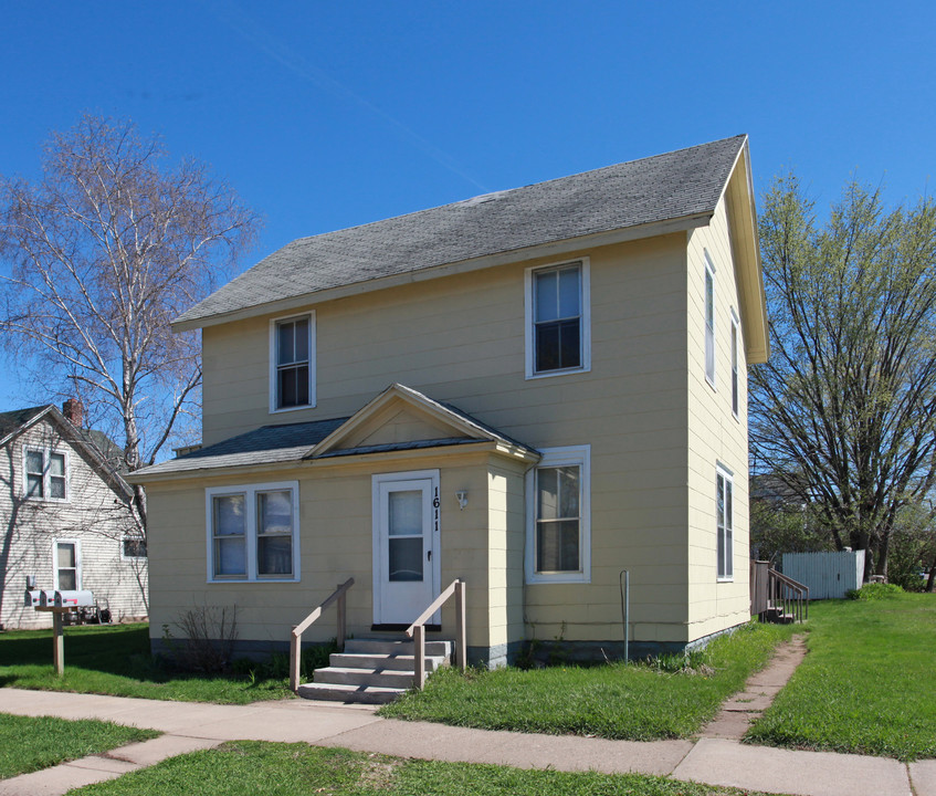 1611 Whipple St in Eau Claire, WI - Building Photo