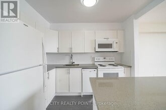 666 Spadina Ave. in Toronto, ON - Building Photo - Building Photo