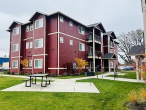 Colima Apartments in Molalla, OR - Building Photo - Building Photo
