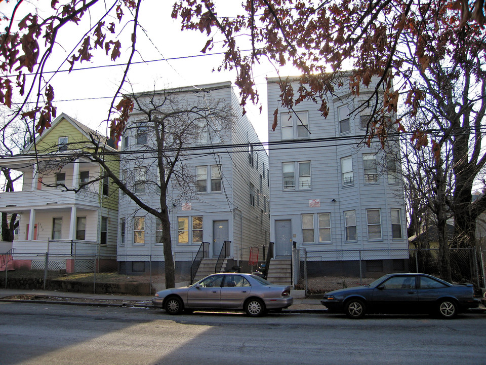 328 12th Ave in Paterson, NJ - Building Photo