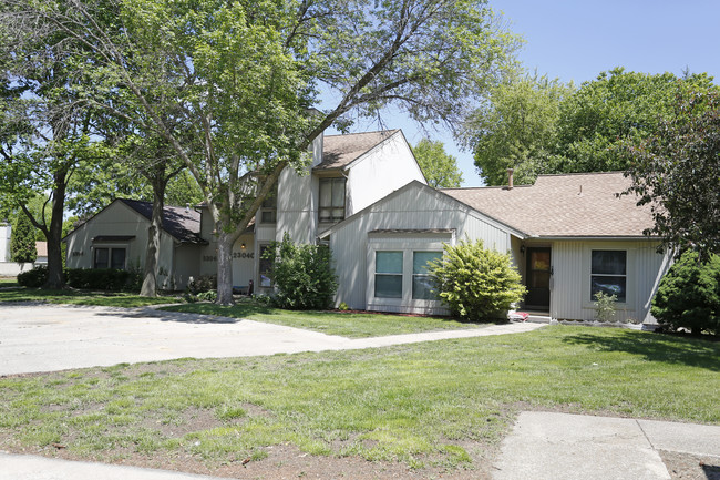 Colony West in Champaign, IL - Foto de edificio - Building Photo