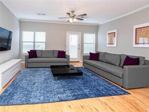 2502 Leon St, Unit 206 in Austin, TX - Building Photo - Building Photo