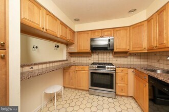 821 Lombard St in Philadelphia, PA - Building Photo - Building Photo