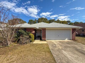 6863 Cedar Ridge Cir in Milton, FL - Building Photo