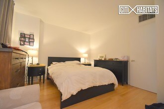 56 Pine St-Unit -10F in New York, NY - Building Photo - Building Photo