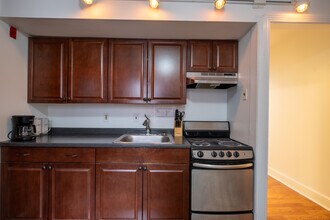 320 S Juniper St, Unit 2 in Philadelphia, PA - Building Photo - Building Photo