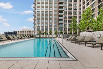 One Oak Brook Commons in Oak Brook, IL - Foto de edificio - Building Photo