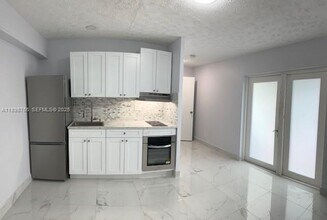 2215 SW 47th St in Fort Lauderdale, FL - Building Photo - Building Photo