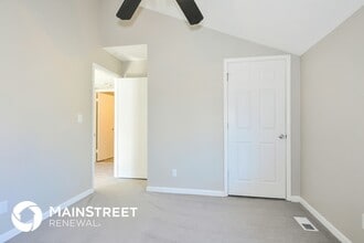 448 Far Hill Dr in Ballwin, MO - Foto de edificio - Building Photo