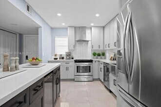 6001 N Falls Cir Dr, Unit 3109 in Lauderhill, FL - Building Photo - Building Photo